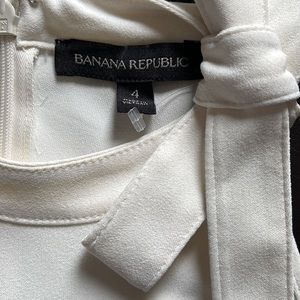 NEW Banana Republic dressy ivory sleeveless blouse with side neck bow tie